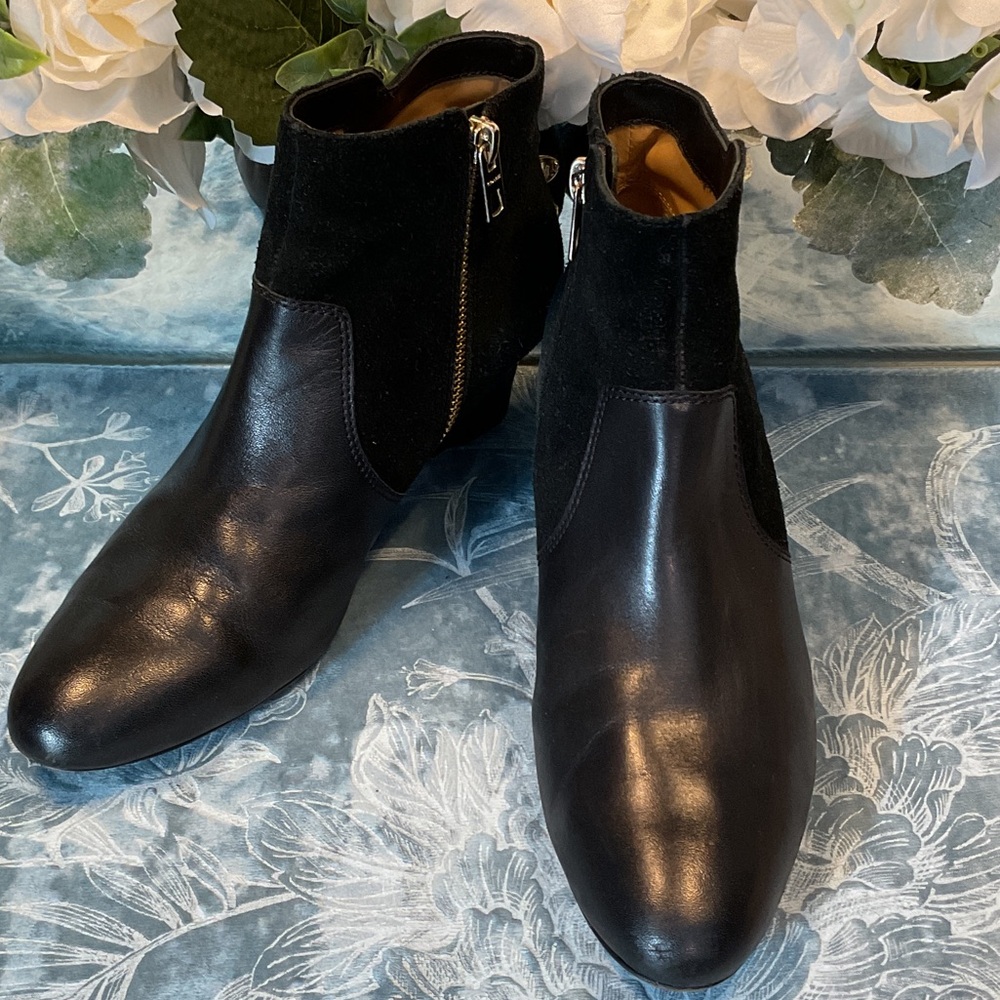 Coach Black Leather Boots with Suede Accents